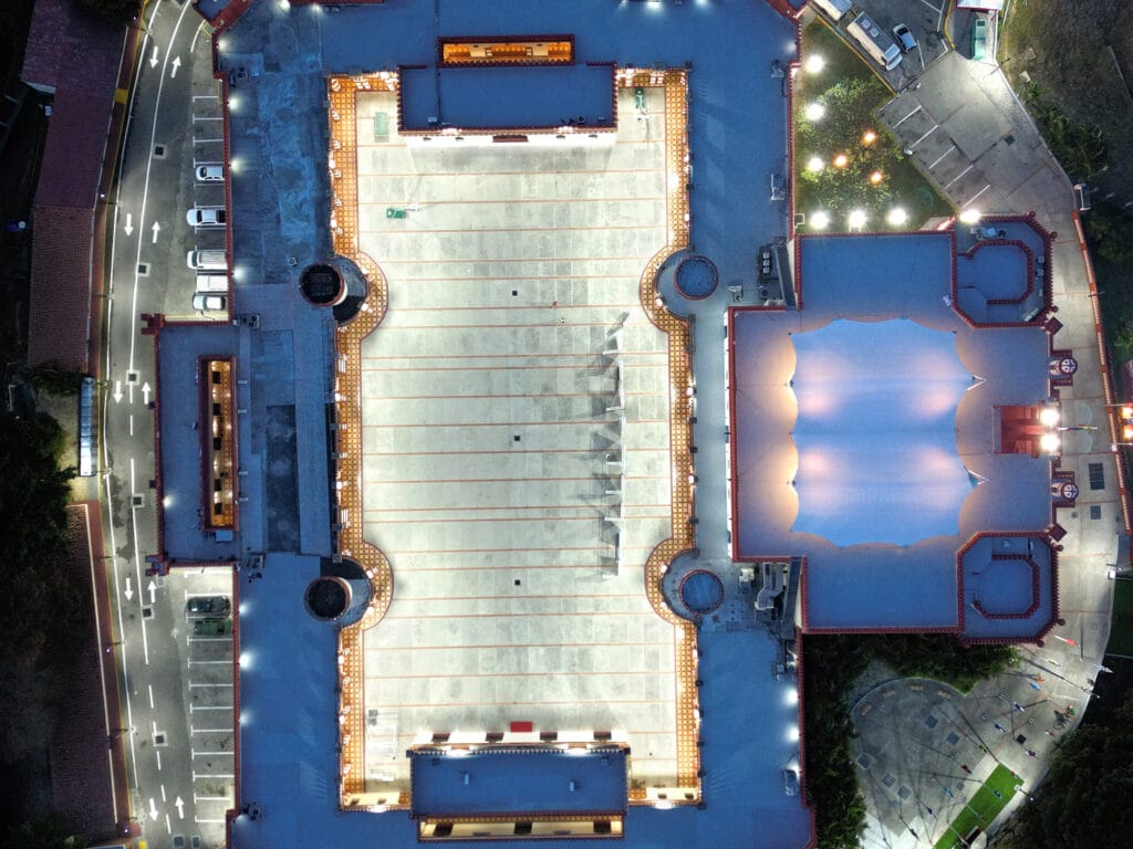 Vista aérea nocturna del Cuartel de La Montaña